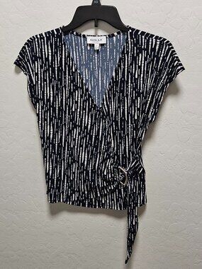 Gilli Navy Blue White Print Wrap Top XS D-Ring Sash